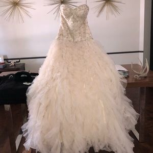 Maggie Sottero wedding dress !